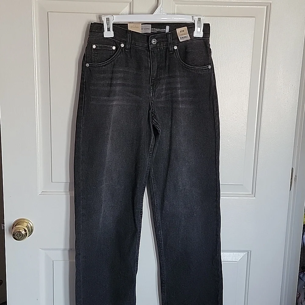 Levi's Silver Tab, boys 14 Reg, W27, L29. Black NWT. Loose fit.